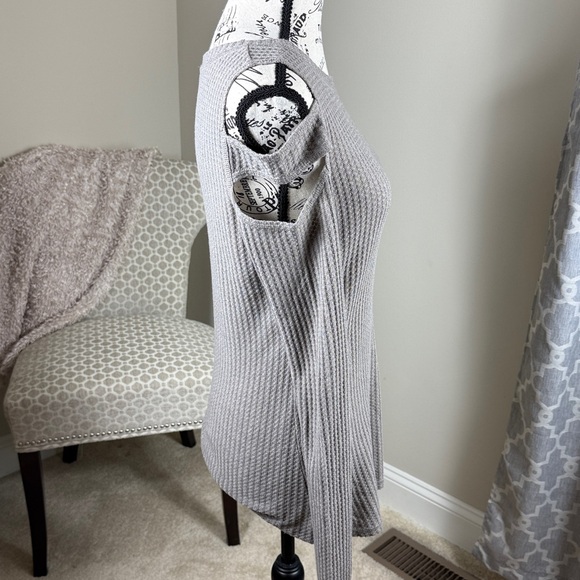 Bear Dance Textured Knit Top - Picture 5 of 7